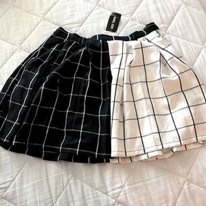 Black and White Split Pleated Skirt Size Medium Hot Topic